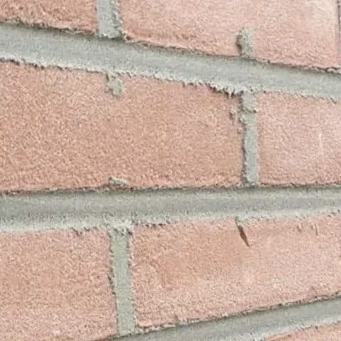 Close-up van nieuw gevelmetselwerk met strak en egaal voegwerk